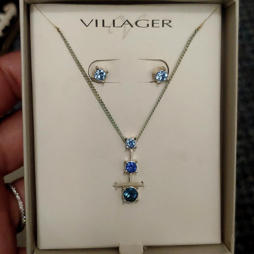 Cute earring and necklace set